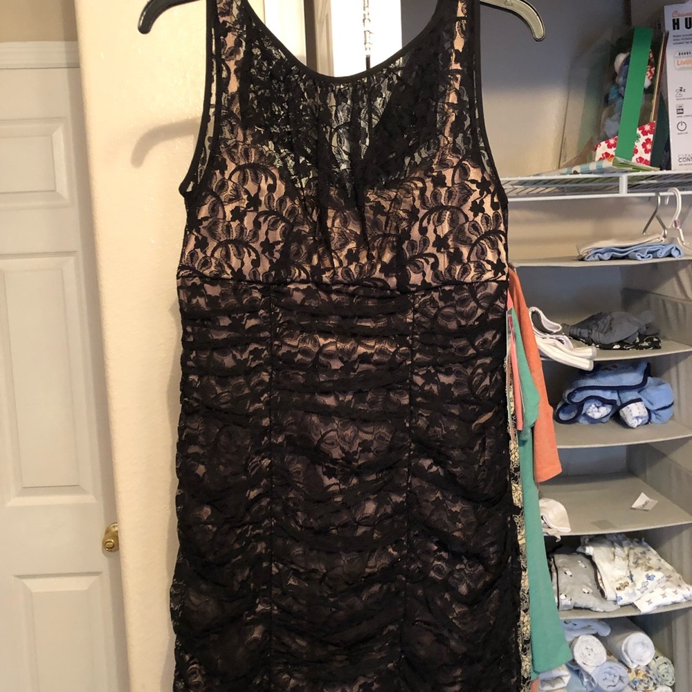 Nine and co. Cocktail dress. Black lace